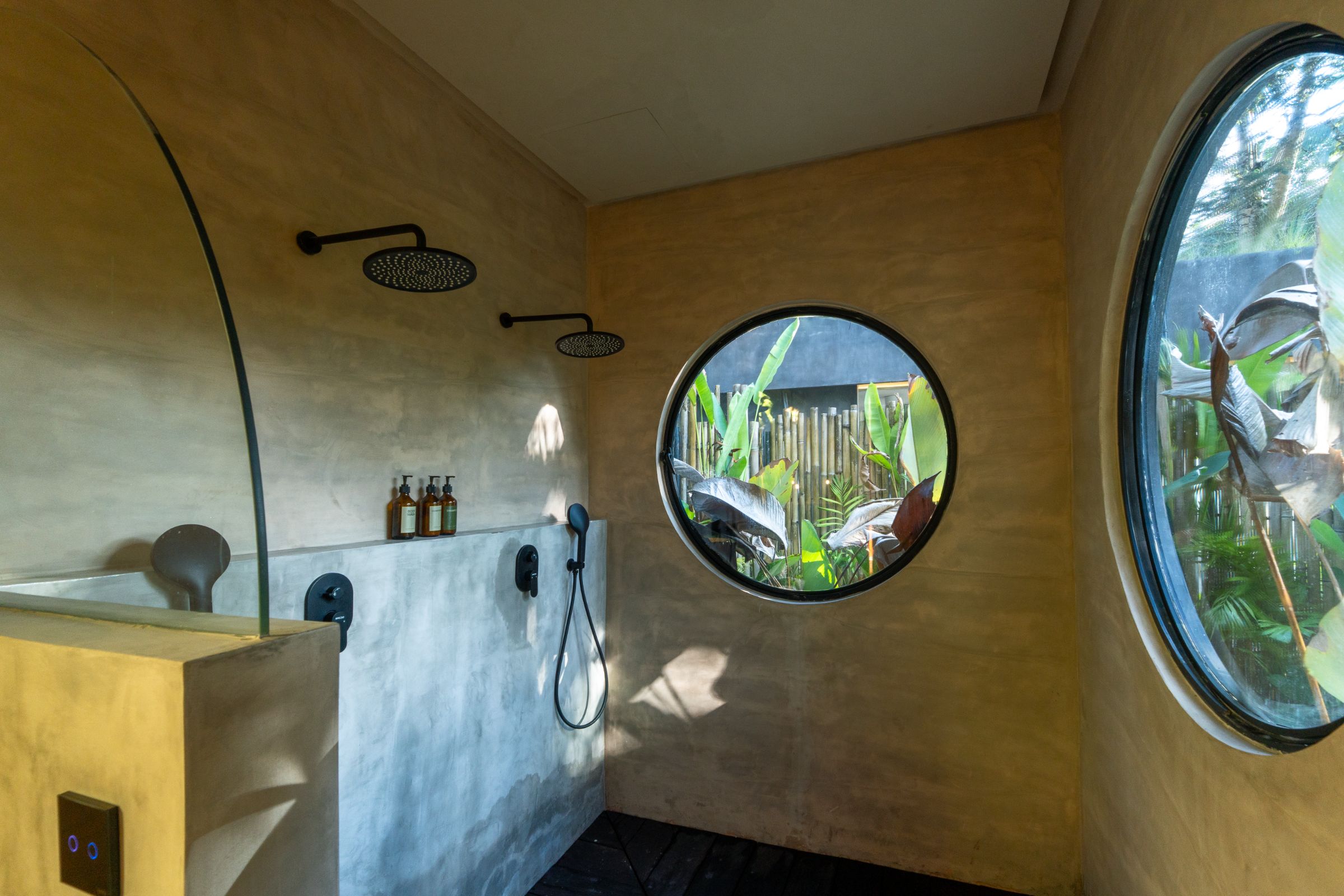 Grand Deluxe Suite With Private Pool & Bathtub 10