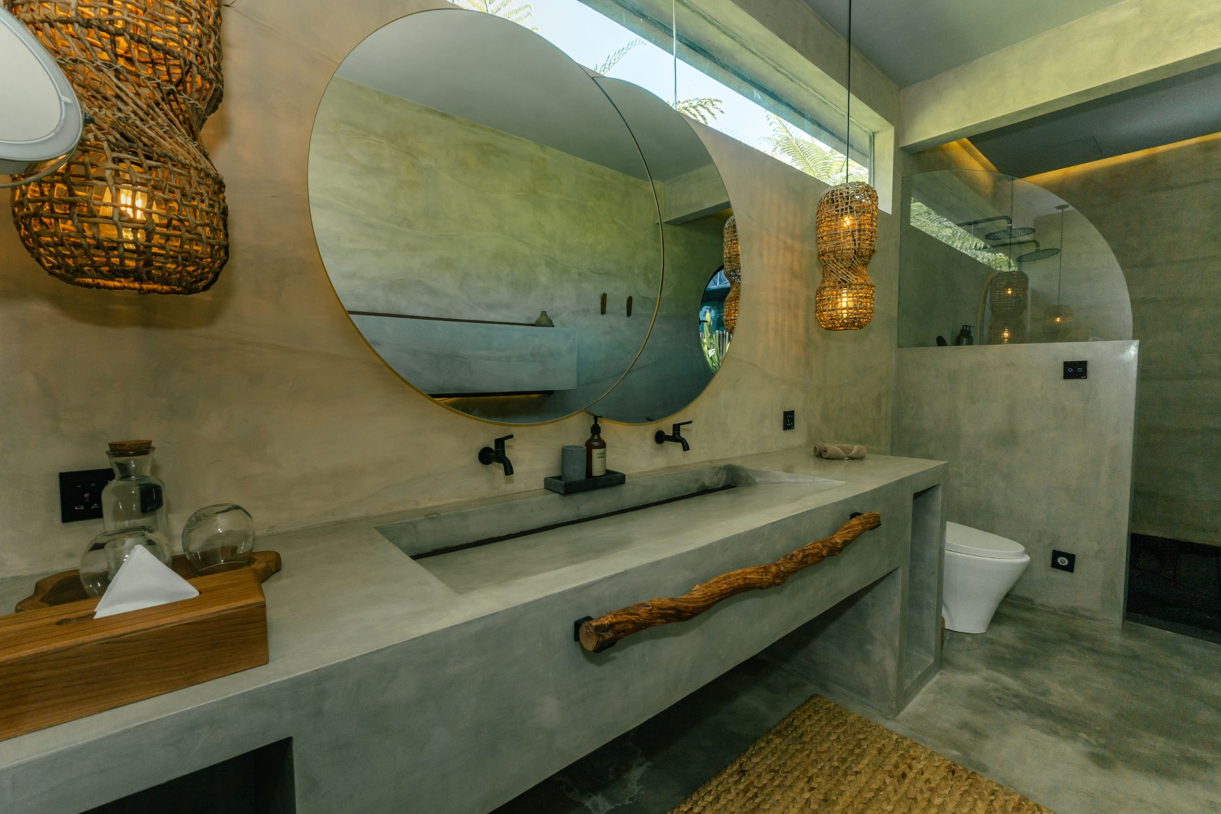Grand Deluxe Suite With Private Pool & Bathtub 8