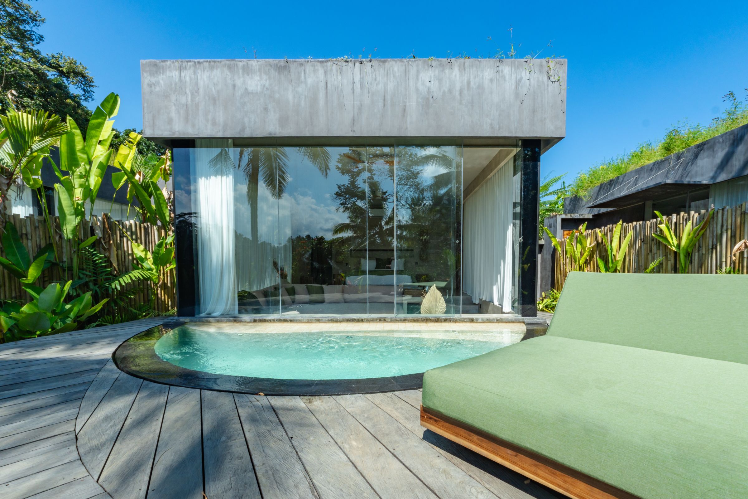 Grand Deluxe Suite With Private Pool & Bathtub 9