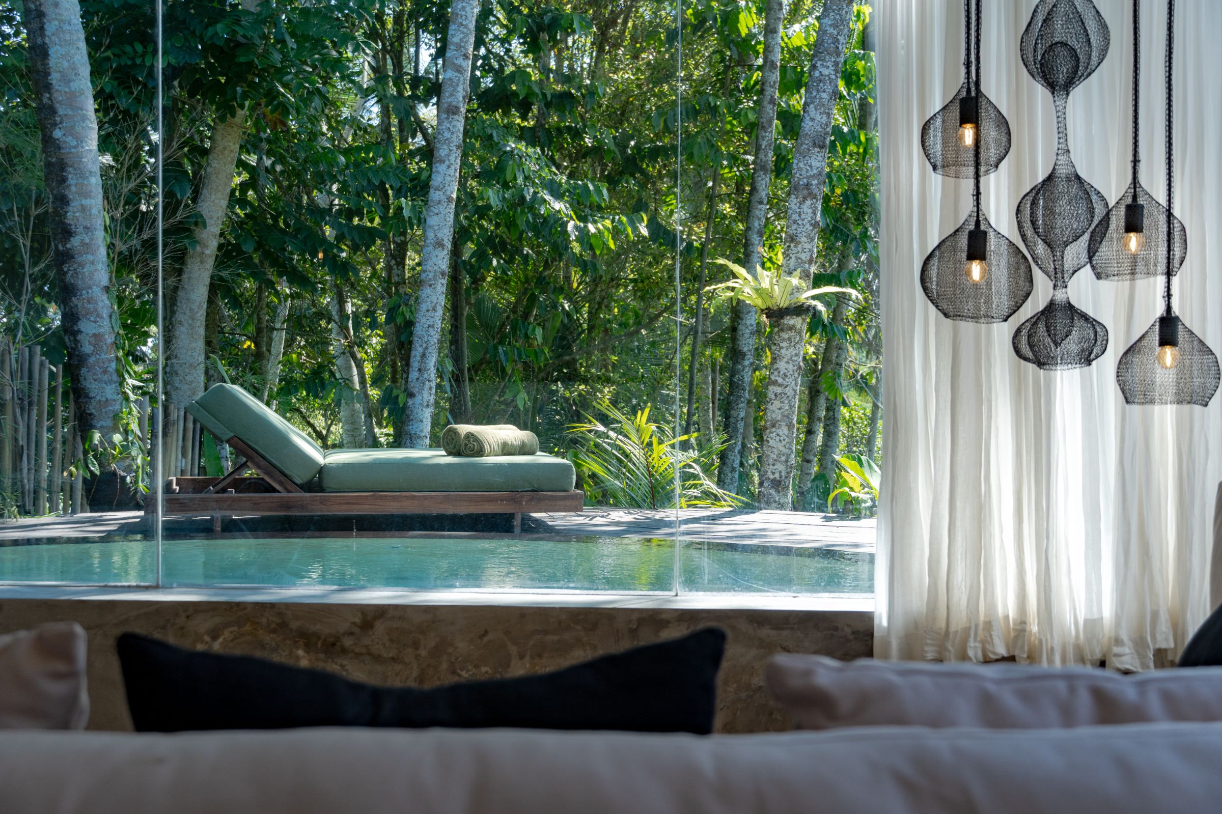 Grand Deluxe Suite With Private Pool & Bathtub 13