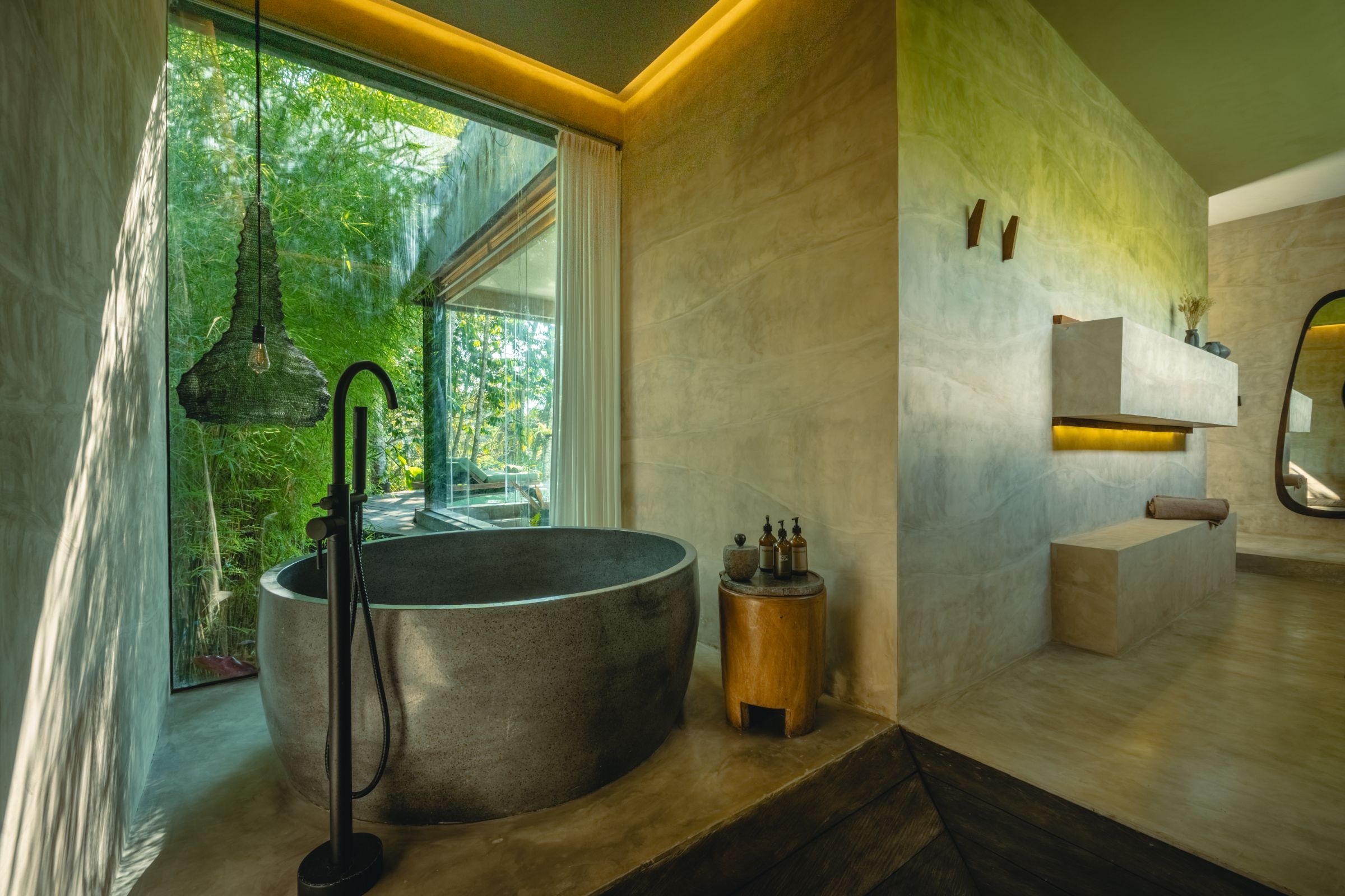 Grand Deluxe Suite With Private Pool & Bathtub 16