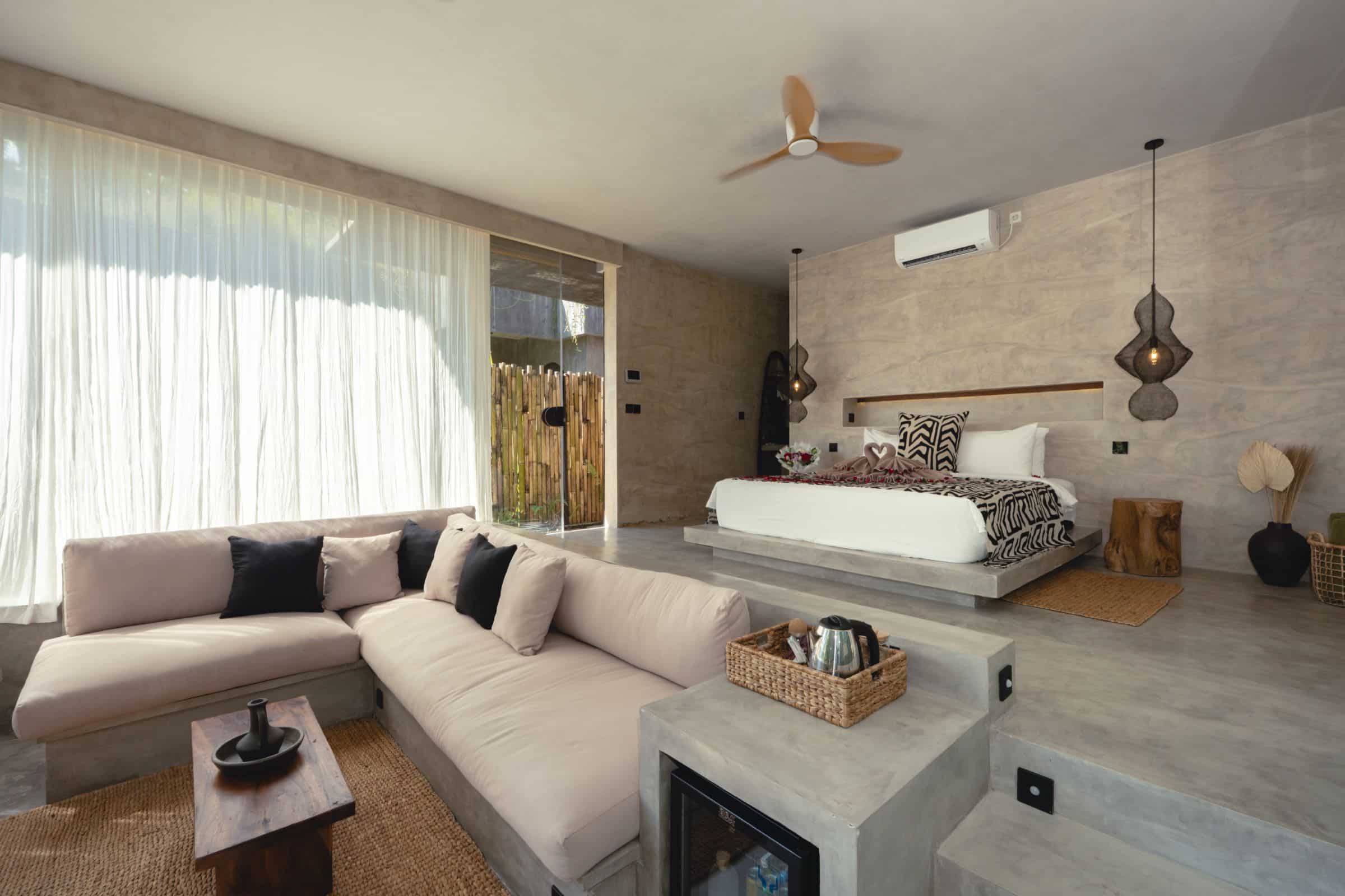 Grand Deluxe Suite With Private Pool & Bathtub 3